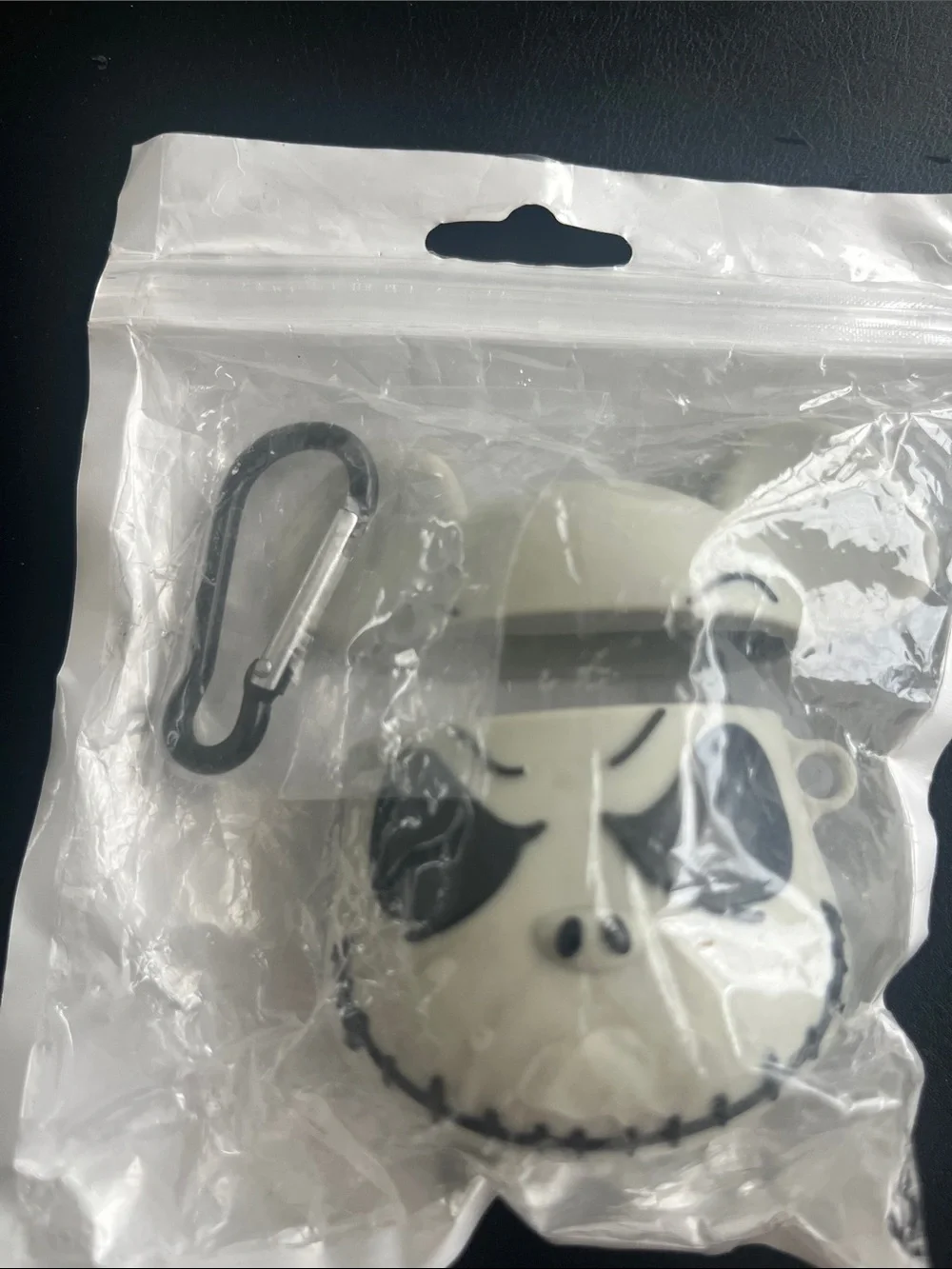 Novelty Skull Silicone AirPods Case with Carabiner - off-White